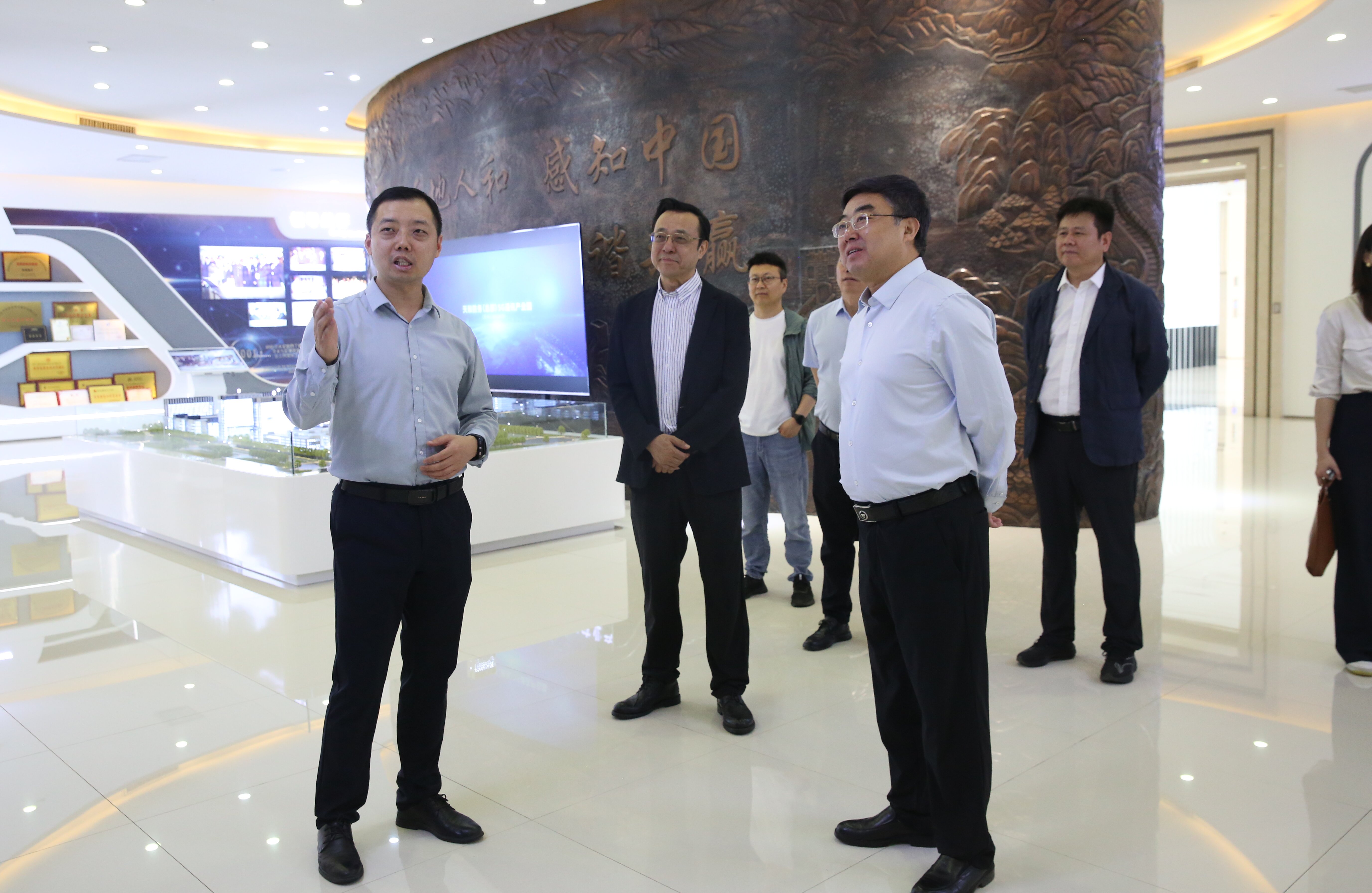 陕西理工大学党委书记赵晓林来我司考察交流_众赢国际版