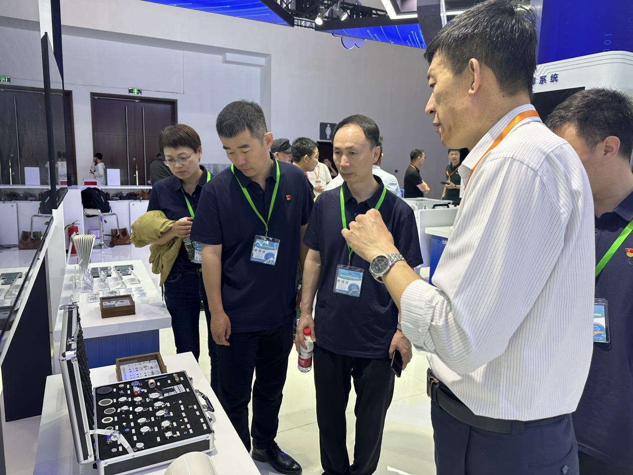 芯片基础质料领域国产化替换解决计划——众赢国际版防务“秦膜”系列高性能介质胶膜亮相第九届中国军博会_众赢国际版