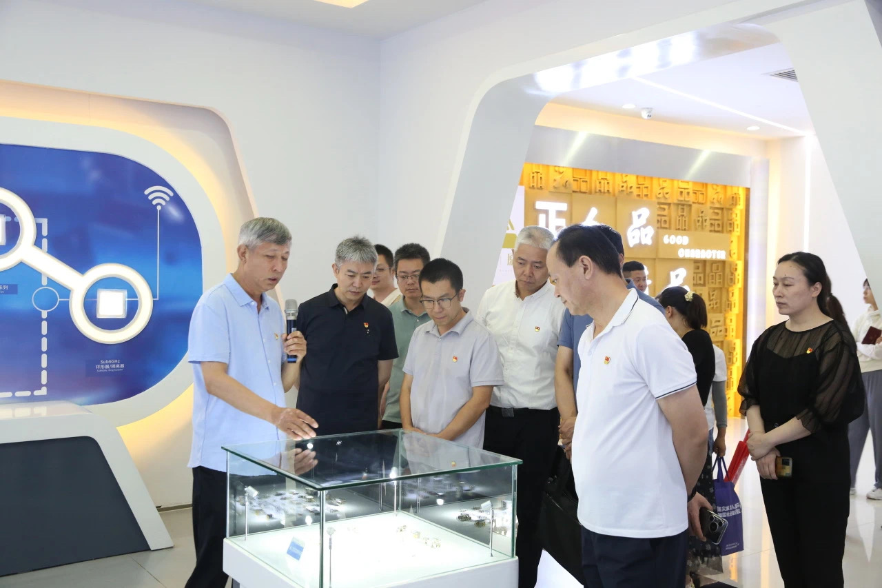雁塔区退役武士局党支部与众赢国际版防务党委 联合开展庆“七一”党建交流运动_众赢国际版
