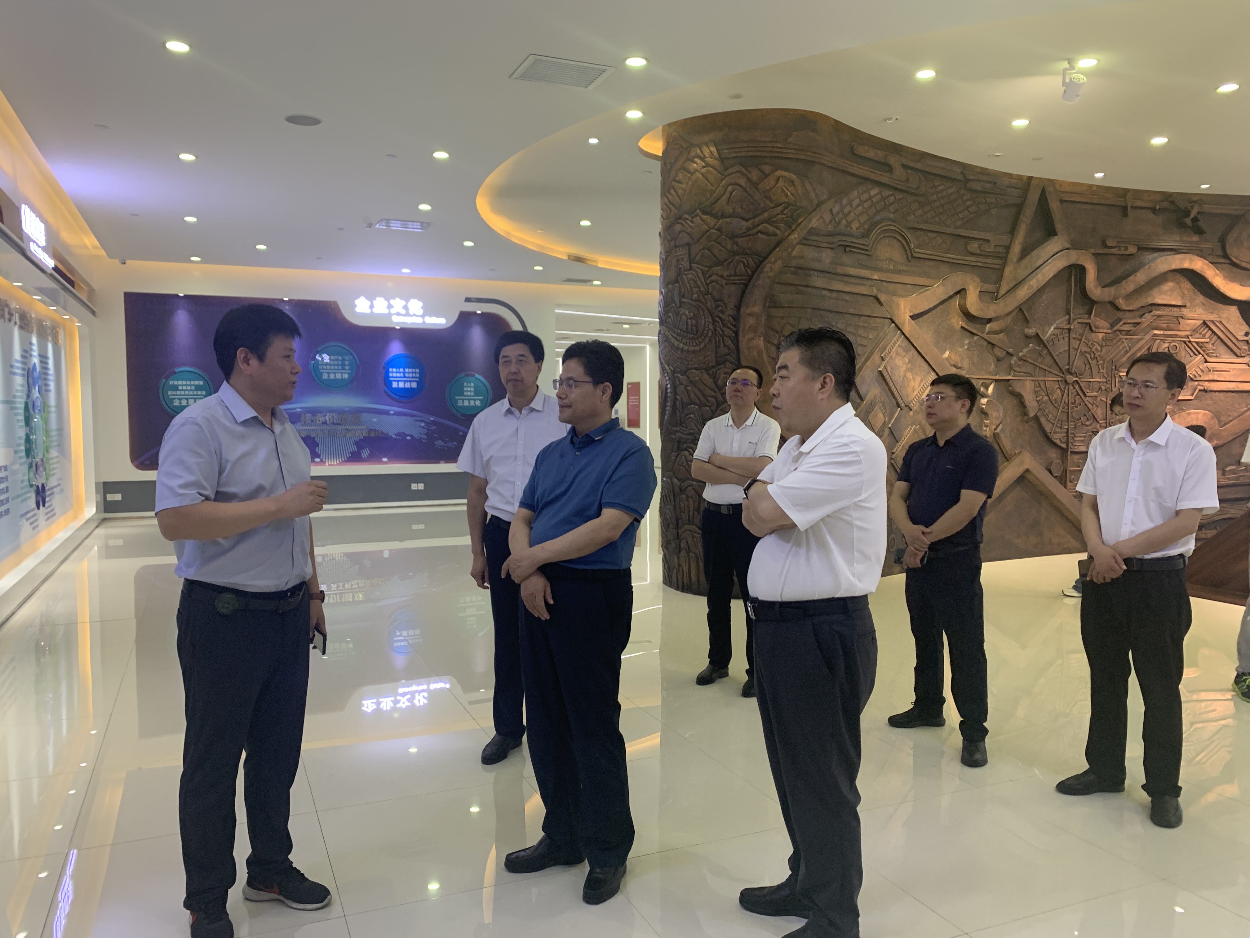 天水市委副书记、市长王国先来我司旅行调研_众赢国际版