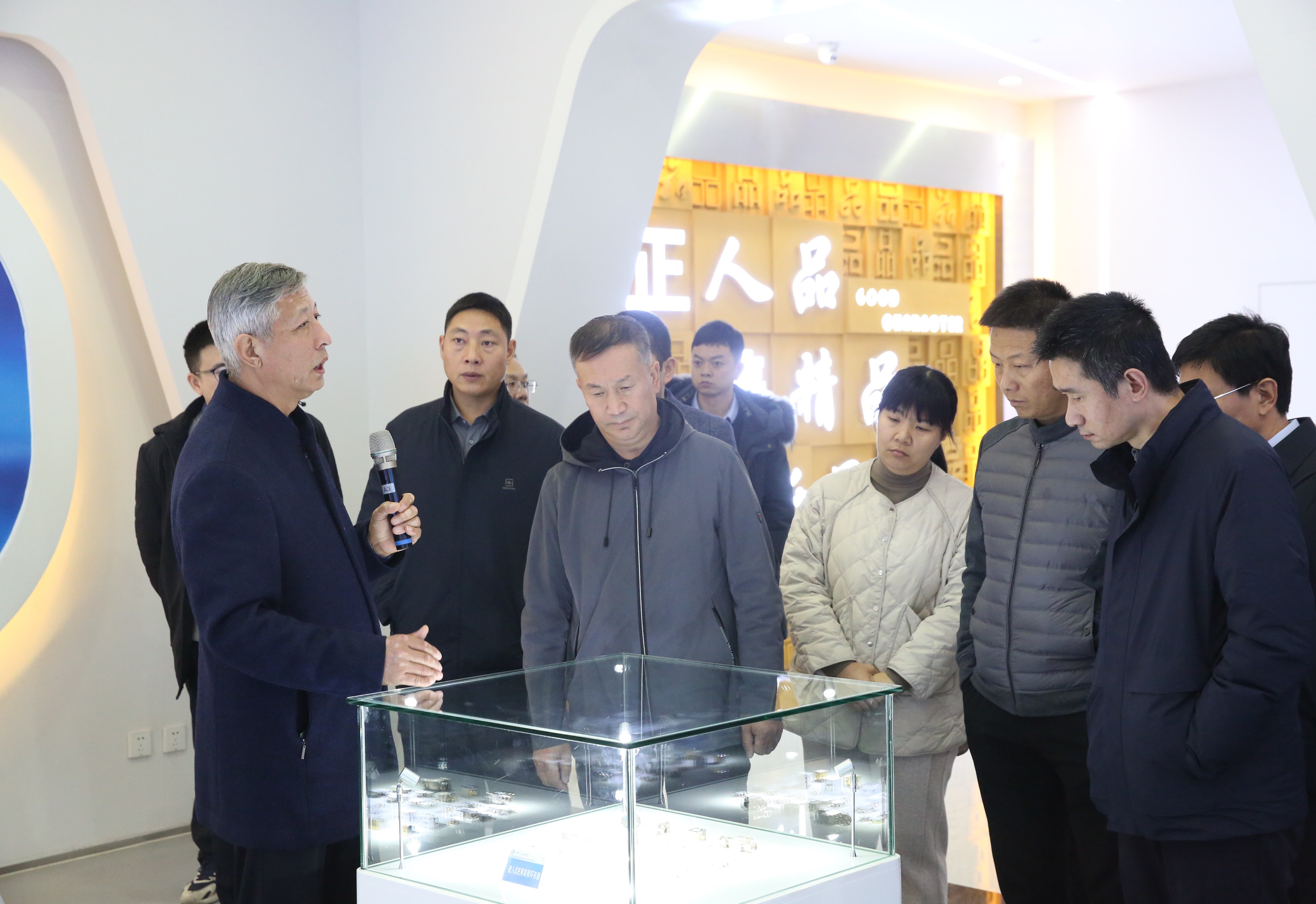 西工大继续教育学院转型生长学习班来我司旅行调研_众赢国际版