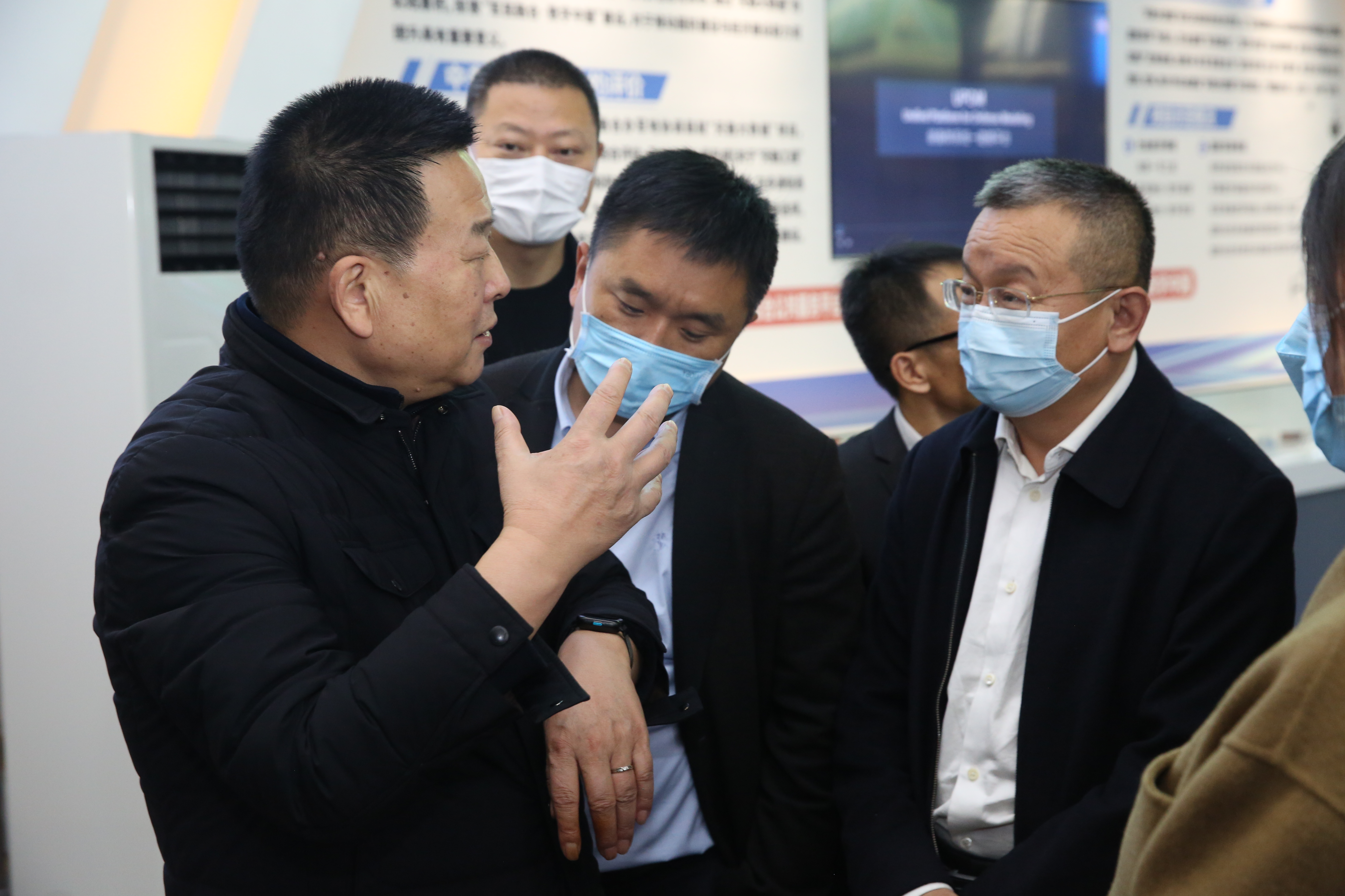 榆林市工商联主席张修前带队来我司考察_众赢国际版